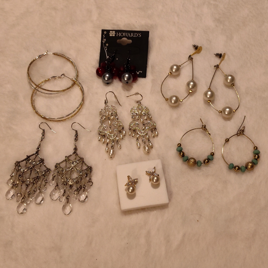 New Vintage Earrings Bundle Of 7 Pairs 35$